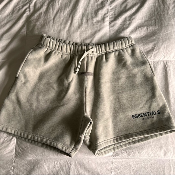 Essentials FOG Sweatshorts - Picture 1 of 4
